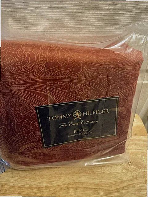 New Tommy Hilfiger Crest Collection Chloe Burgundy King Duvet Cover Only