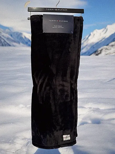 NWT Tommy Hilfiger Faux Fur Soft Plush Throw Blanket 50x70” Black