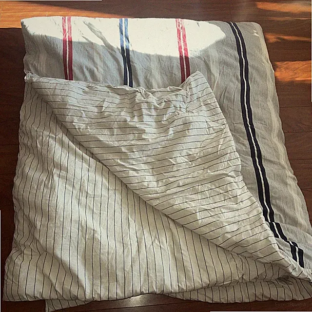 Tommy Hilfiger reversible King Size Comforter red blue, white stripes. READ