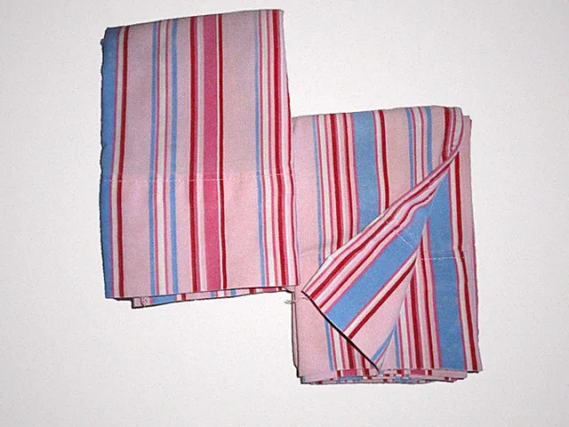 VTG. TOMMY HILFIGER AUBREY STRIPE PINK BLUE RED (2) STANDARD PILLOWCASES 18X29